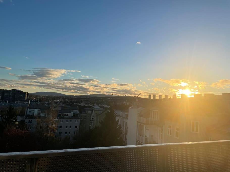 Rooftop Terrace- Panoramablick Ueber Wien Apartment Ngoại thất bức ảnh